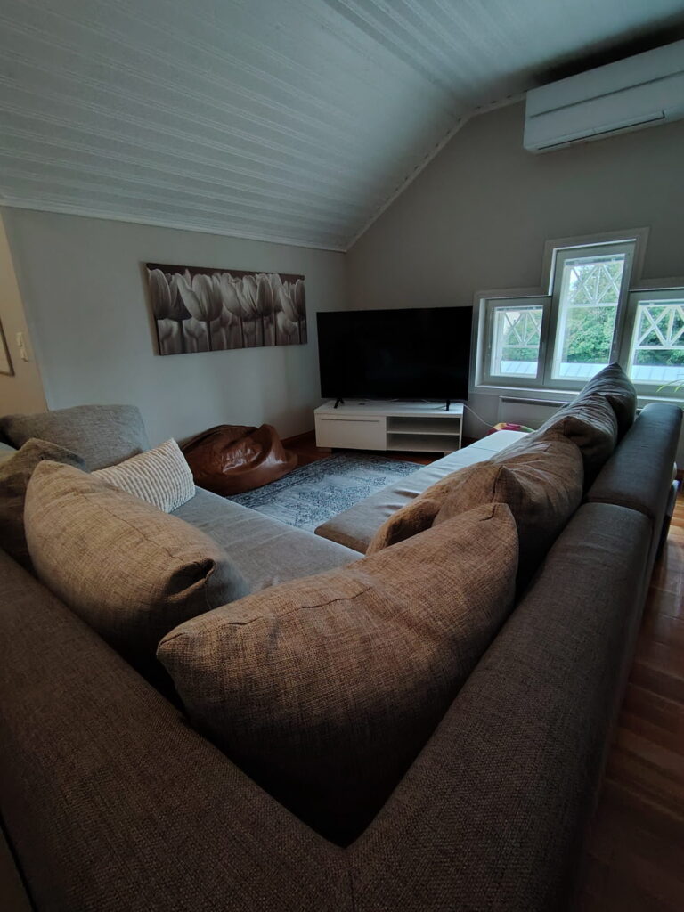 yläkerta olohuone 4